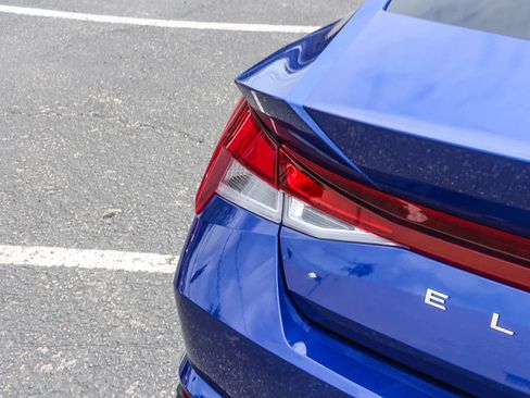 Certified 2022 Hyundai Elantra SEL FWD image 8