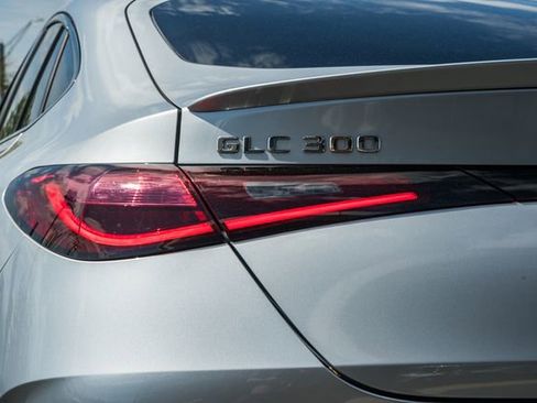Used 2024 Mercedes-Benz GLC 300 4MATIC image 7