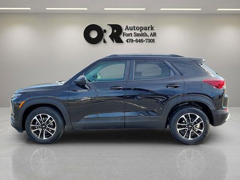 Used 2025 Chevrolet TrailBlazer LT FWD image 3