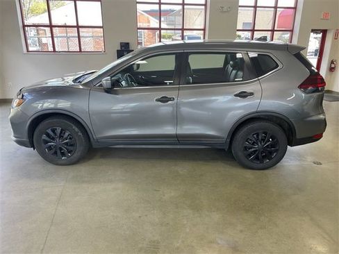 Used 2018 Nissan Rogue S AWD/4WD image 4