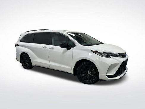 Used 2024 Toyota Sienna XSE image 41