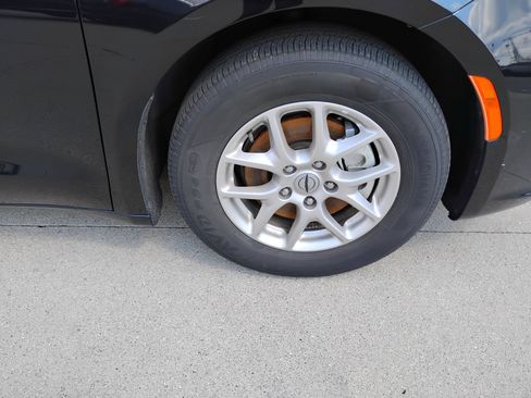 Used 2025 Chrysler Pacifica Select FWD image 33