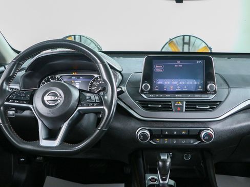 Used 2024 Nissan Altima 2.5 SR FWD image 17