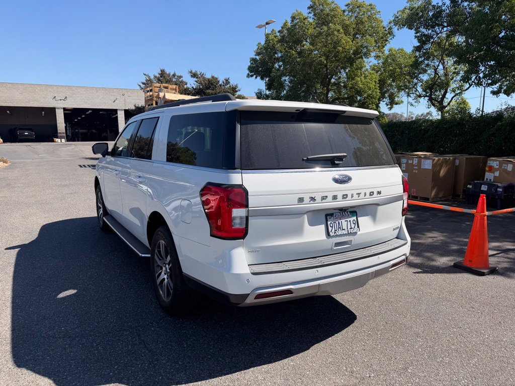 Used 2022 Ford Expedition Max XLT RWD image 4