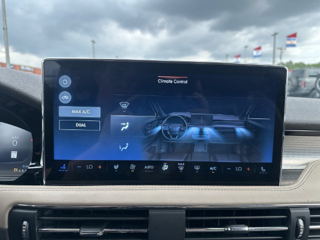 Used 2023 Lincoln Corsair AWD w/ Equipment Group 101A image 24