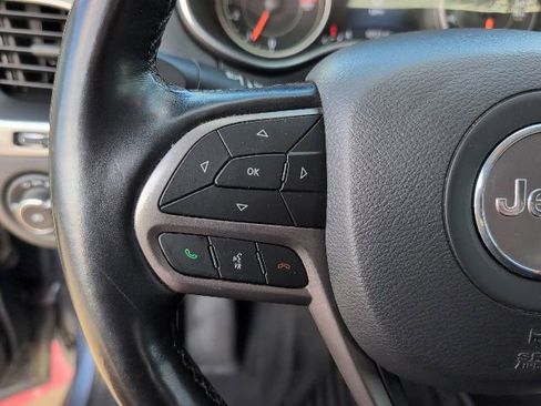 Used 2021 Jeep Cherokee Latitude Lux w/ Comfort/Convenience Group image 18