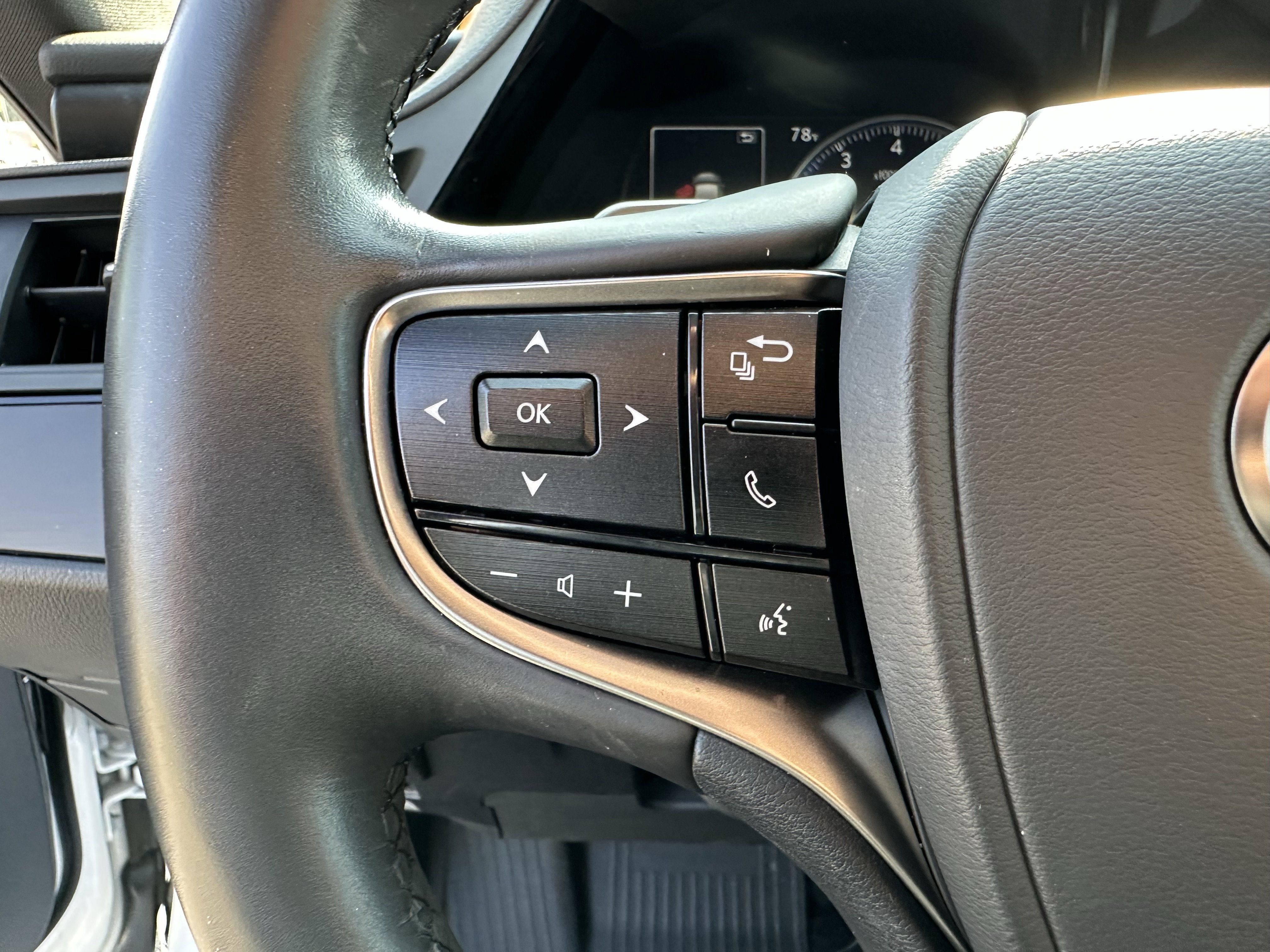 Used 2024 Lexus ES 350 w/ Premium Package FWD image 19