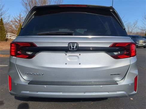 New 2026 Honda Odyssey Touring image 5