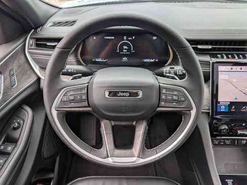 Used 2024 Jeep Grand Cherokee Limited w/ Luxury Tech Group II AWD/4WD image 24