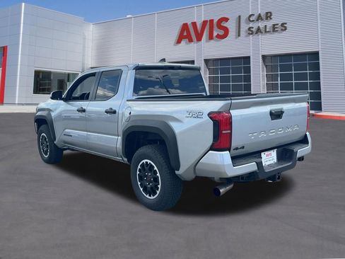 Used 2025 Toyota Tacoma TRD Off-Road AWD/4WD image 9