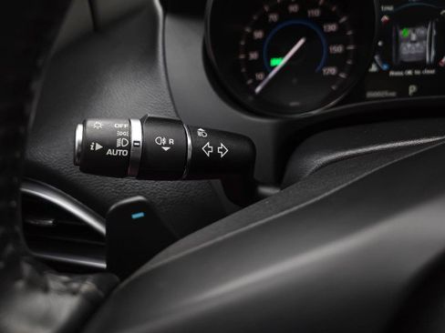 Used 2017 Jaguar XE Prestige RWD image 23