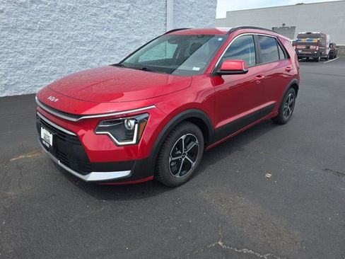 Used 2023 Kia Niro EX FWD image 2