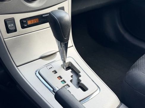 Used 2010 Toyota Corolla image 18