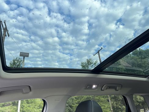 Certified 2023 Volkswagen Taos SE w/ Panoramic Sunroof Package FWD image 25