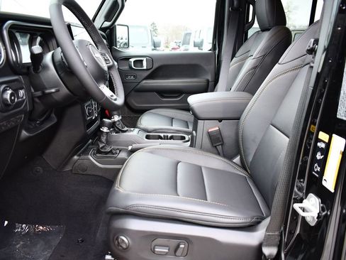 New 2026 Jeep Wrangler Unlimited Sahara AWD/4WD image 10