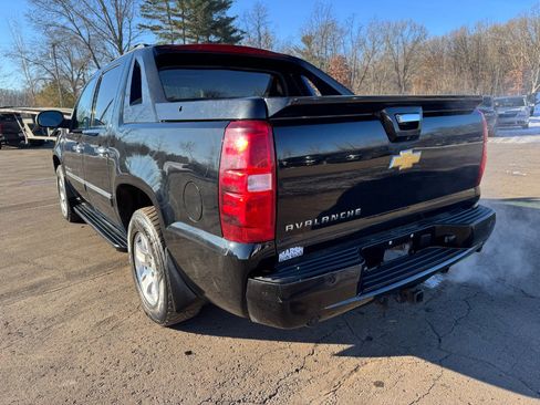 Used 2012 Chevrolet Avalanche LTZ image 3