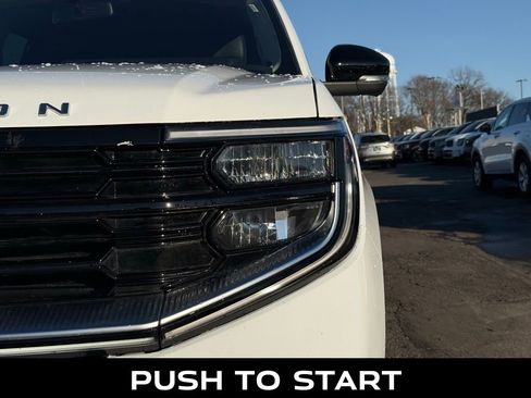 Used 2025 Ford Expedition Max Platinum image 4