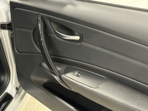 Used 2011 BMW 128i Convertible image 40