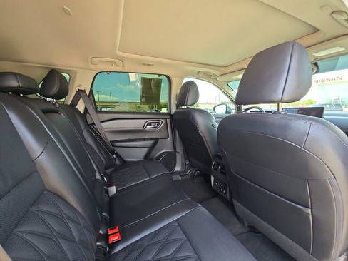 Used 2024 Nissan Rogue Platinum w/ Platinum Premium Package AWD/4WD image 27