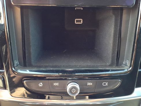 Used 2019 Chevrolet Traverse LT FWD image 13