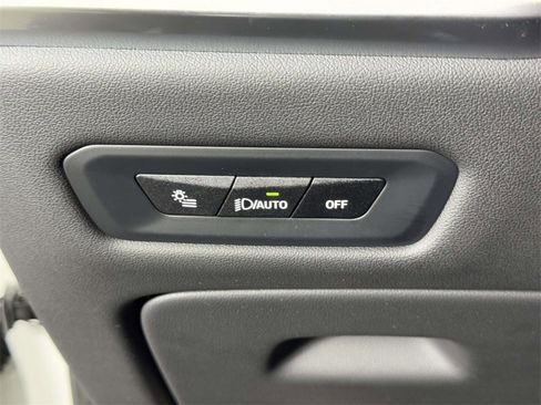 Used 2025 BMW X6 M60i w/ Parking Assistance Package image 19