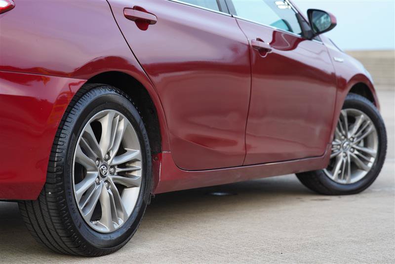 Used 2017 Toyota Camry SE w/ Moonroof Package FWD image 13