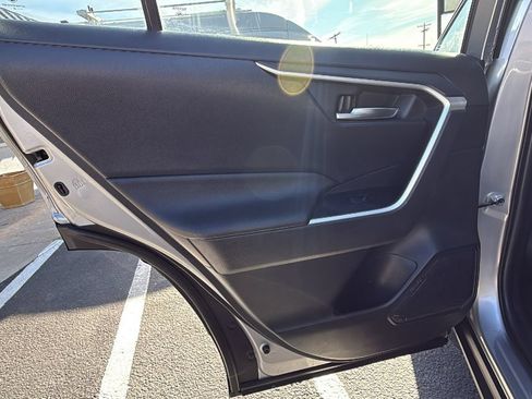 Used 2021 Toyota RAV4 XLE AWD/4WD image 11