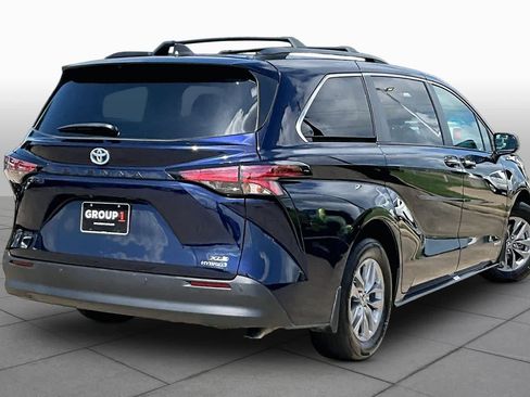 Used 2021 Toyota Sienna XLE FWD image 13