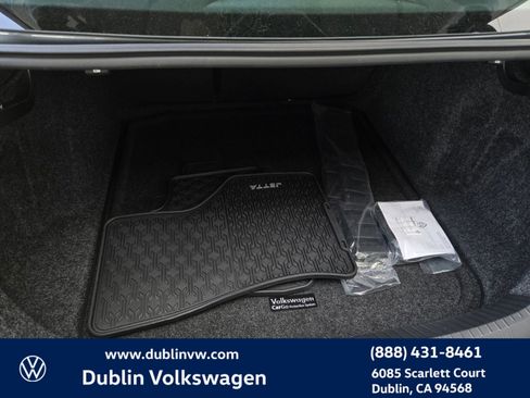 Certified 2023 Volkswagen Jetta SE w/ Panoramic Sunroof Package image 24