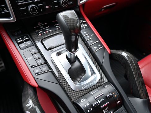 Used 2016 Porsche Cayenne Turbo S AWD/4WD image 30
