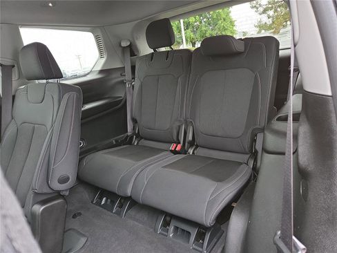 Used 2023 Jeep Grand Cherokee L Laredo AWD/4WD image 24