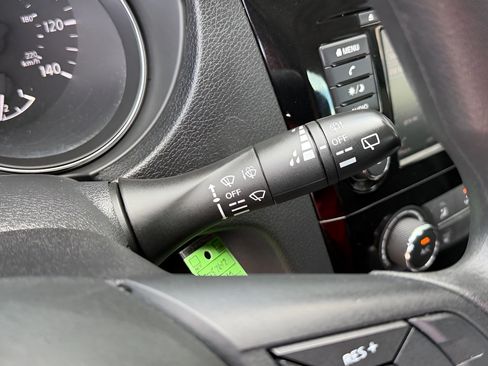 Used 2019 Nissan Rogue S FWD image 39