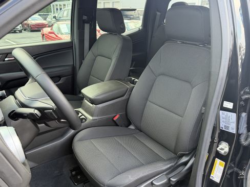 Used 2024 Chevrolet Colorado LT AWD/4WD image 16