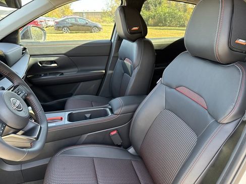 New 2026 Nissan Kicks SR w/ SR Premium Package image 5