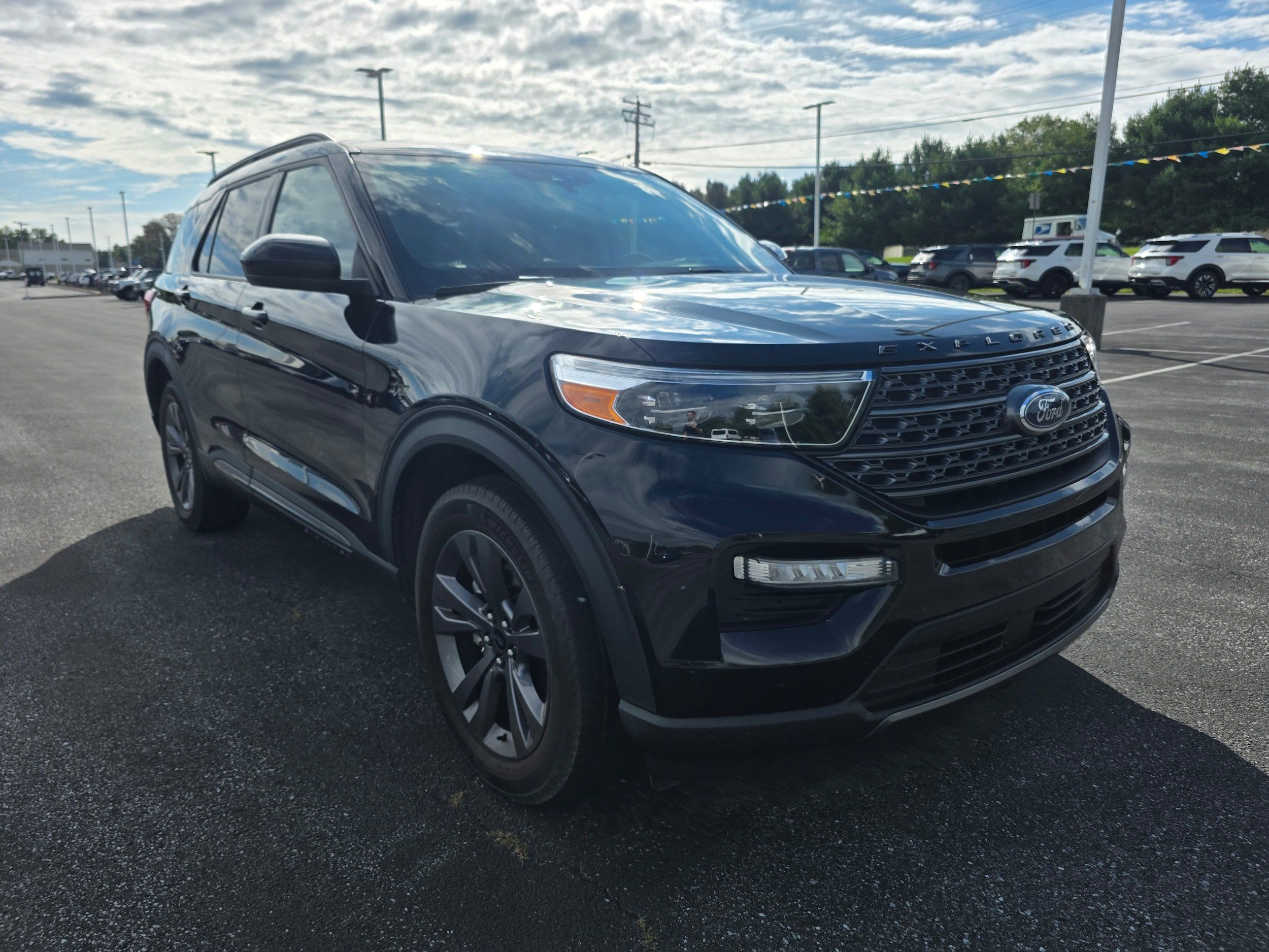 Used 2023 Ford Explorer XLT w/ Equipment Group 202A AWD/4WD image 7