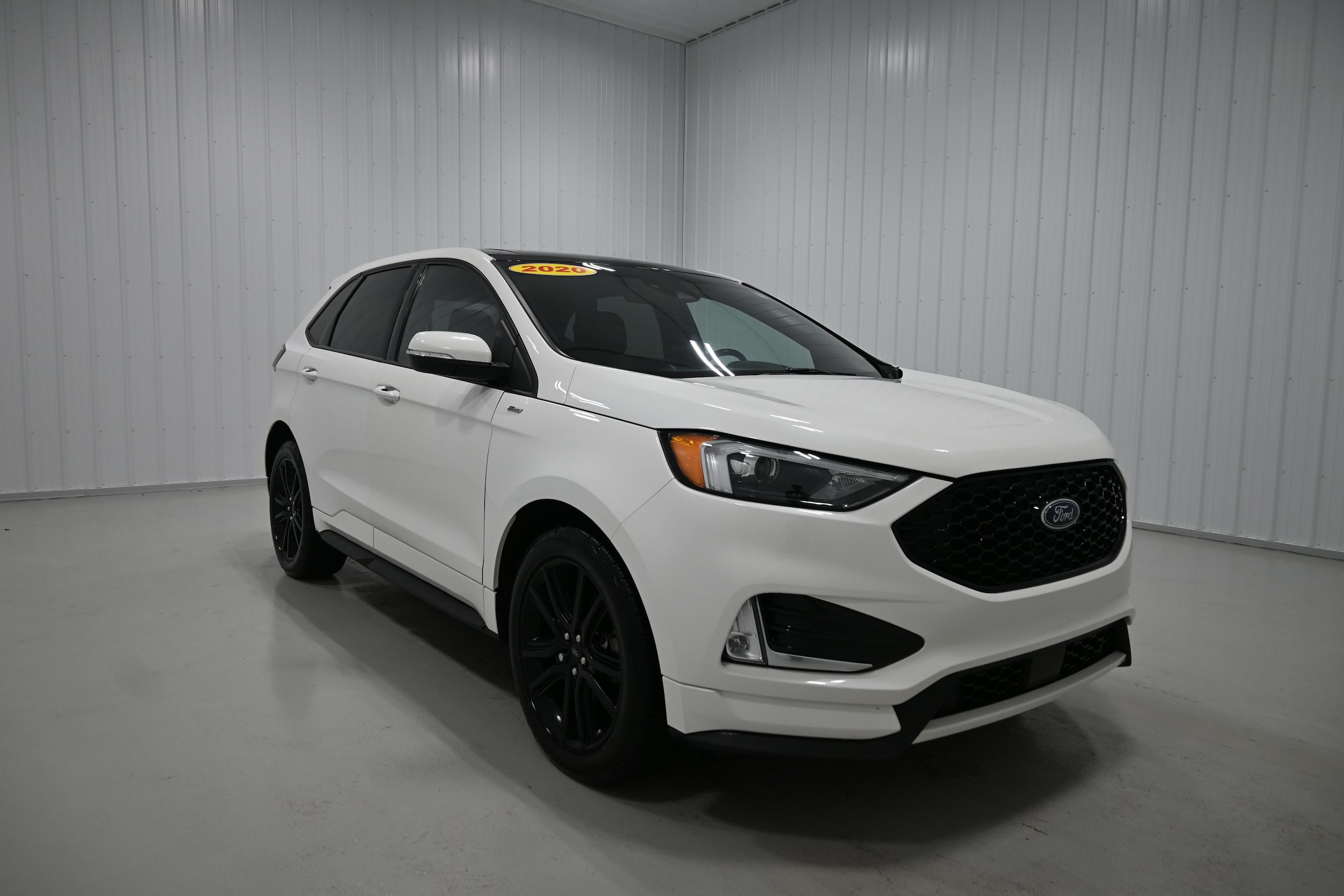 Used 2020 Ford Edge ST-Line w/ Cold Weather Package AWD/4WD image 3