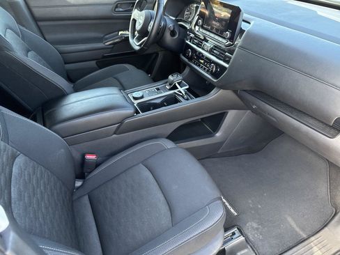Used 2024 Nissan Pathfinder SV AWD/4WD image 29