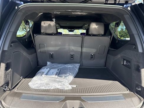 New 2026 Cadillac Escalade ESV Platinum Luxury w/ LPO, Floor Liner Package AWD/4WD image 11