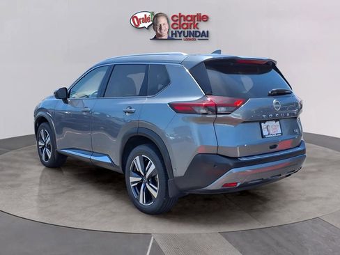 Used 2023 Nissan Rogue SL w/ SL Premium Package FWD image 3