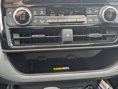 Used 2023 Toyota Highlander XLE FWD image 20