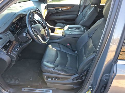 Used 2017 Cadillac Escalade Premium Luxury image 7