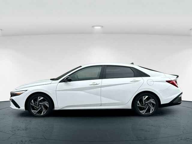 Used 2025 Hyundai Elantra SEL FWD image 3