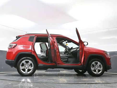 Used 2024 Jeep Compass Latitude image 71