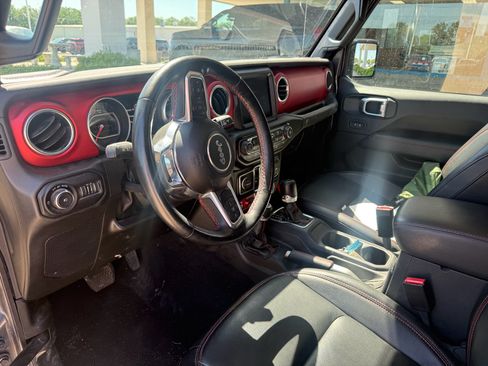 Used 2022 Jeep Wrangler Unlimited Rubicon w/ Cold Weather Group AWD/4WD image 10