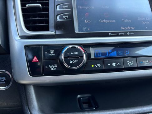 Used 2019 Toyota Highlander AWD V6 image 27