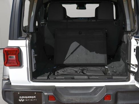 Used 2025 Jeep Wrangler Unlimited Rubicon image 35