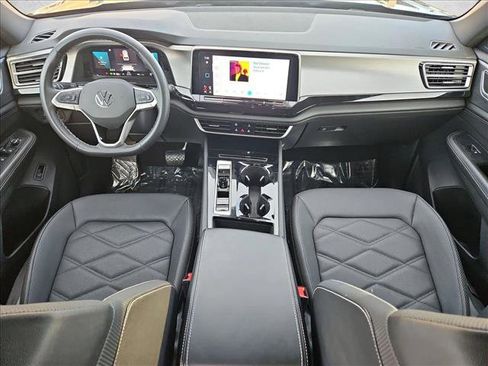 Used 2025 Volkswagen Atlas Cross Sport SE image 18