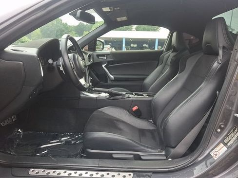 Used 2020 Toyota 86 RWD image 15