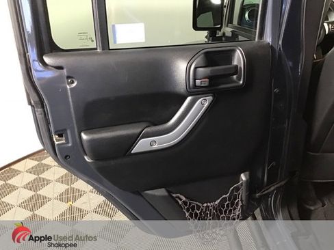 Used 2016 Jeep Wrangler Unlimited Sahara w/ Connectivity Group image 16