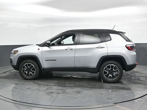 Used 2025 Jeep Compass Trailhawk w/ Trailer Tow Group AWD/4WD image 10